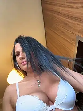 Show modela Hotmomcheckk_ na web-kameri