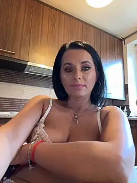 Hotmomcheckk_ Webcam show