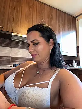 Hotmomcheckk_ Webcam show