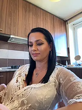 Hotmomcheckk_ Show in webcam