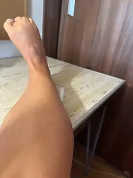 Hotmomcheckk_ Show Webcam