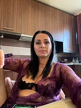 Hotmomcheckk_'s Webcam Show