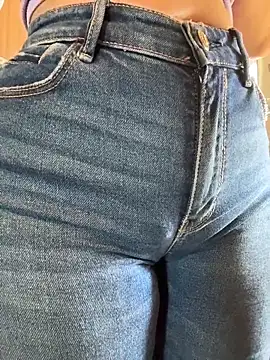 Hotmomcheckk_ Webcam show