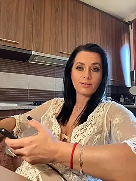 Hotmomcheckk_'s Webcam Show