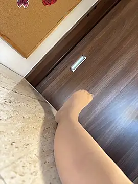 Hotmomcheckk_ Webcam show