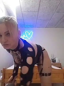 SynthiaGoldDevil – Live XXX-chat