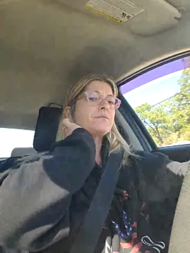 NikkiBlisss: διαδικτυακό σόου στην κάμερα