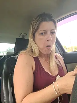 NikkiBlisss: διαδικτυακό σόου στην κάμερα