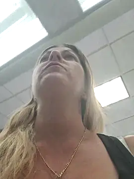 NikkiBlisss Adlı Modelin Canlı Sohbet Odası