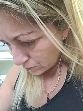 NikkiBlisss' Live Chat Room