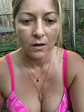 NikkiBlisss webkamerás műsora