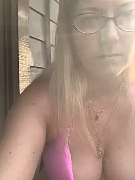 NikkiBlisss Show in webcam