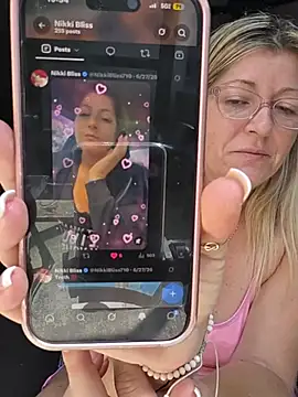 NikkiBlisss Chat XXX live