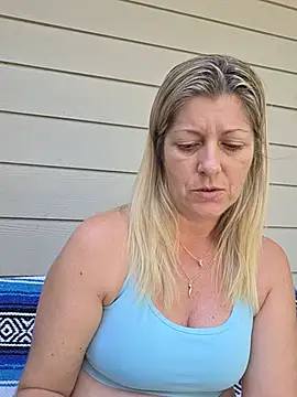 NikkiBlisss Show in webcam