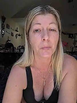 NikkiBlisss Show in webcam