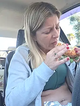 NikkiBlisss webkamerás műsora