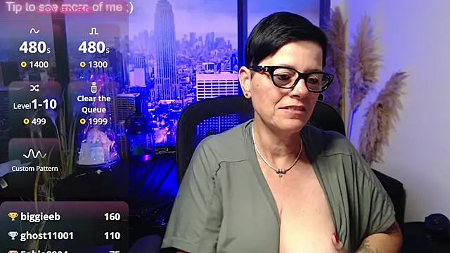 ninarandmann: διαδικτυακό σόου στην κάμερα