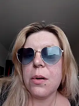 pinkieMilfPUSY's Webcam Show