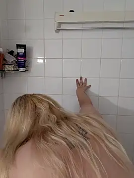 pinkieMilfPUSY Show in webcam