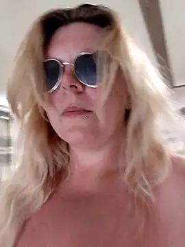 pinkieMilfPUSY's Webcam Show