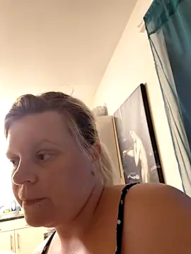 Show modela pinkieMilfPUSY na web-kameri