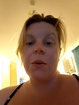 pinkieMilfPUSY Live chatroom