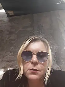 pinkieMilfPUSY Adlı Modelin Canlı XXX Sohbeti