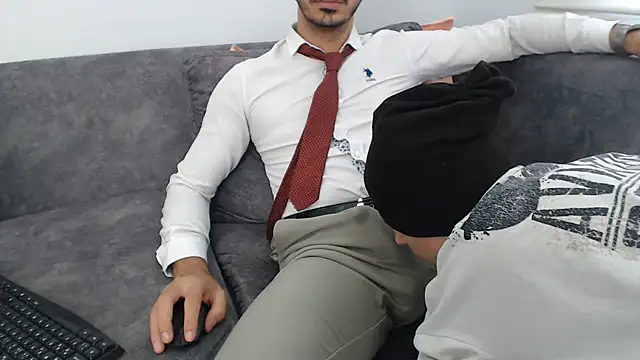 Naughtb0y Show in webcam