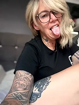 הופעת וובקאם של blondebitch2