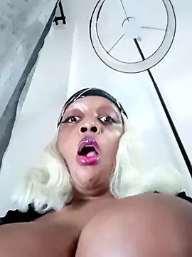 Chat XXX en directo de Busty_Bambi