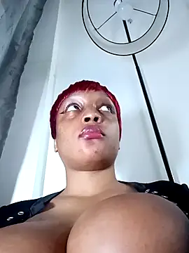Busty_Bambi Adlı Modelin Web Kamerası Şovu