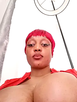 Pokazy przed kamerką – Busty_Bambi