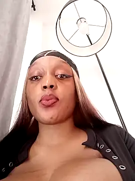 Busty_Bambi's Webcam Show
