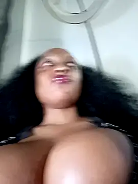 Busty_Bambiのウェブカメラショー