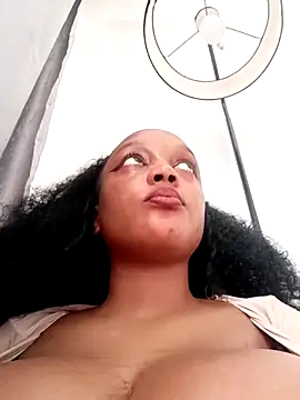 Busty_Bambi's Webcam Show