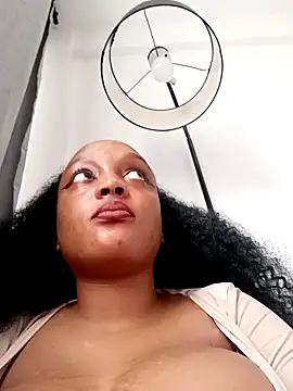 Busty_Bambi Pertunjukan Webcam