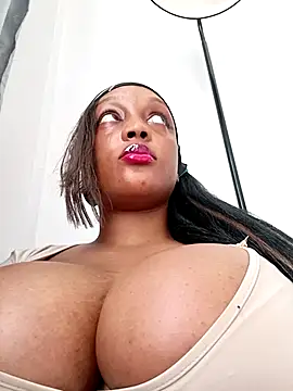 Busty_Bambi's Webcam Show