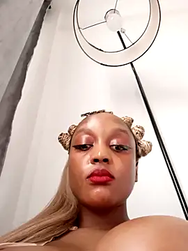Busty_Bambi 网络视讯表演