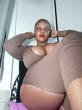 Busty_BambiのライブXXXチャット