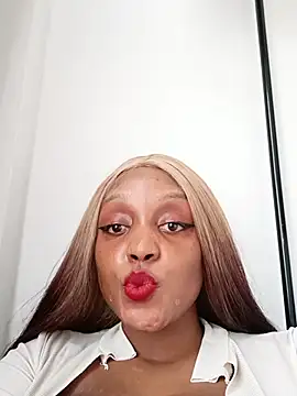 Chat +18 de Busty_Bambi ao vivo