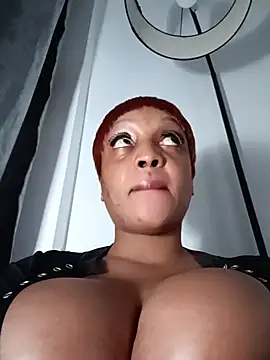 Busty_Bambi Adlı Modelin Web Kamerası Şovu