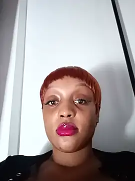 Busty_Bambi Adlı Modelin Web Kamerası Şovu