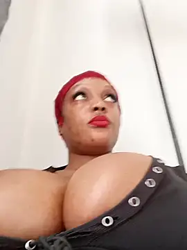 Busty_Bambiのウェブカメラショー