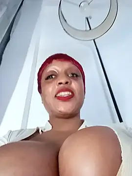 Busty_Bambi Adlı Modelin Web Kamerası Şovu