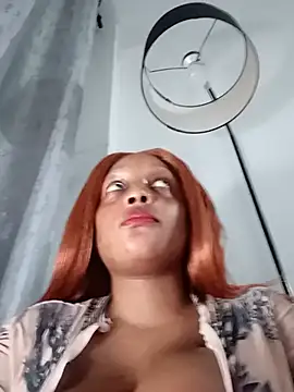 Chat XXX en directo de Busty_Bambi