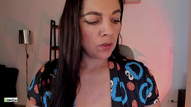 urcute_kitten Adlı Modelin Canlı XXX Sohbeti