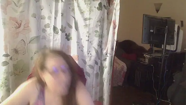 Chat +18 de Ireallysquirt ao vivo