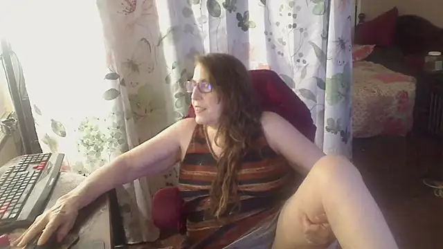Chat +18 de Ireallysquirt ao vivo