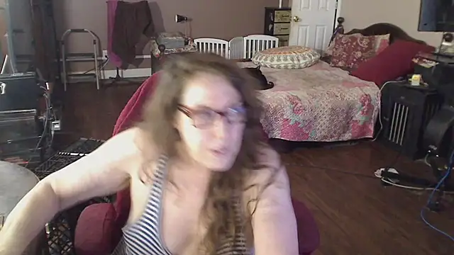 Ireallysquirt's Live XXX Chat