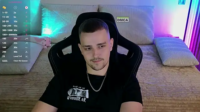 Show modela Larstar01 na web-kameri